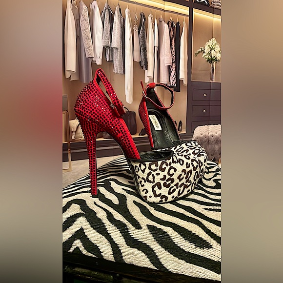 Steve Madden Red rhinestones 5”platform heels. Faux fur front. EUC!Absolute fav! - Picture 1 of 16